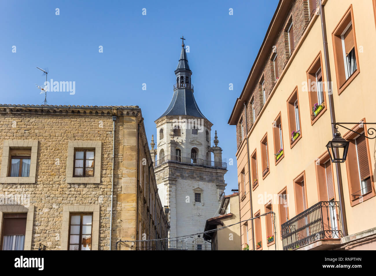 Torre de la catedral de Santa María de Vitoria-Gasteiz, España Foto de stock