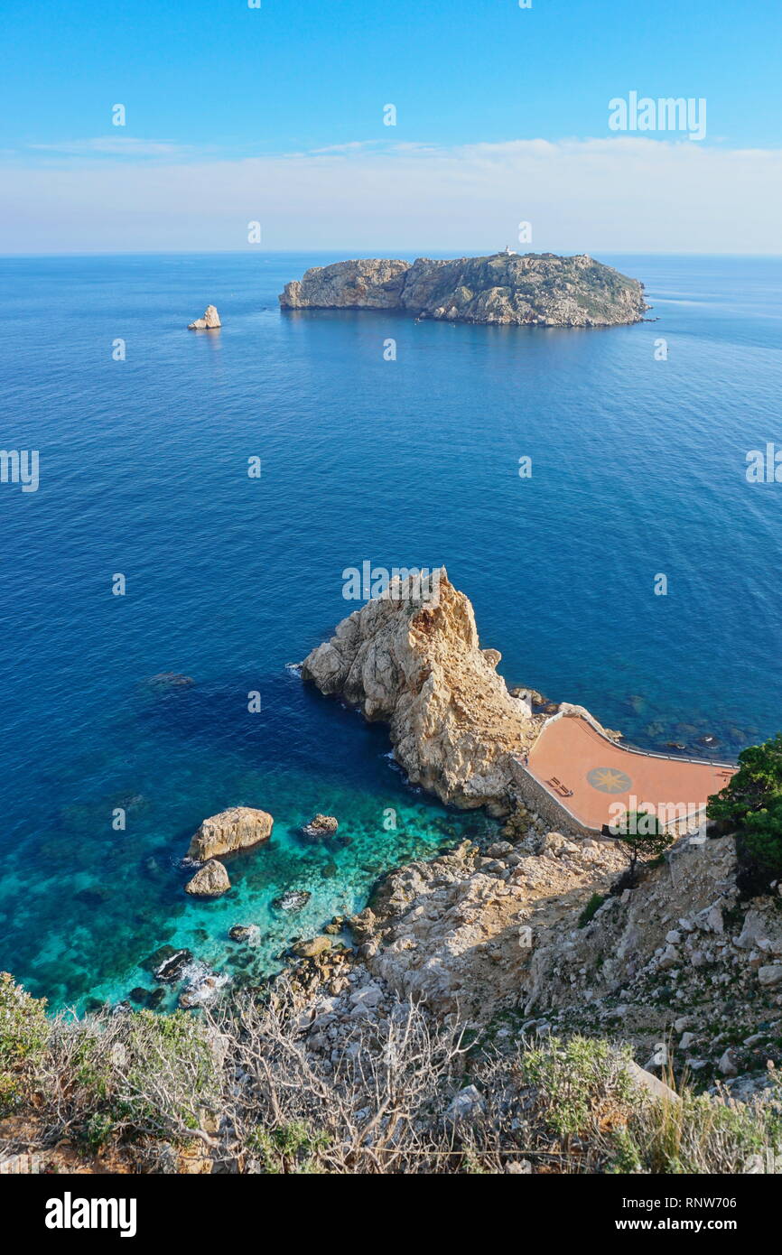España mar Mediterráneo la reserva marina de las islas Medes visto desde la costa, l'Estartit, Costa Brava, Cataluña Foto de stock