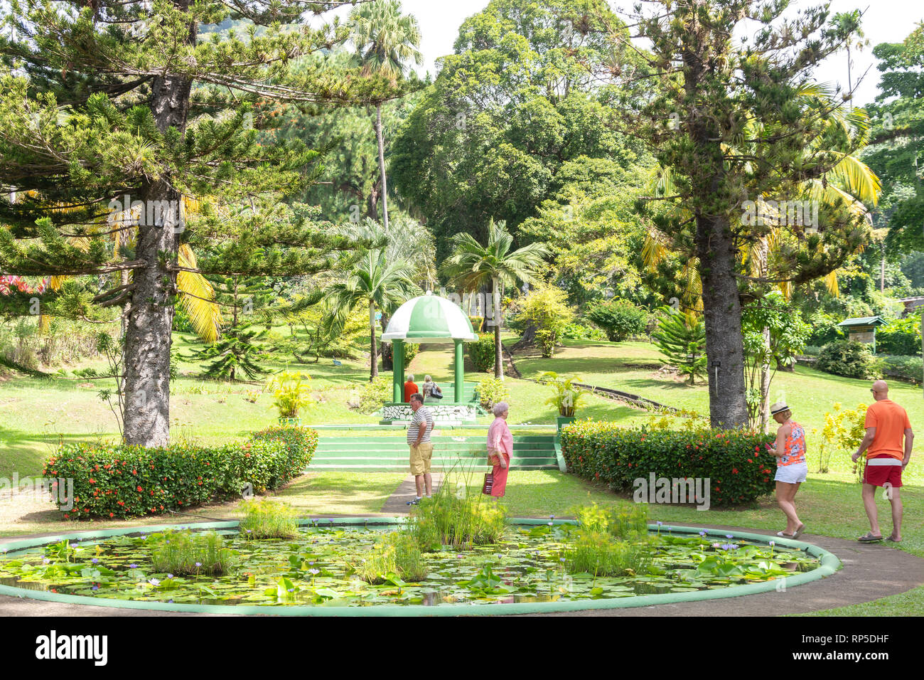 Lily Pond en los Jardines Botánicos de San Vicente, Kingston, San Vicente y las Granadinas, Antillas, Caribe Foto de stock