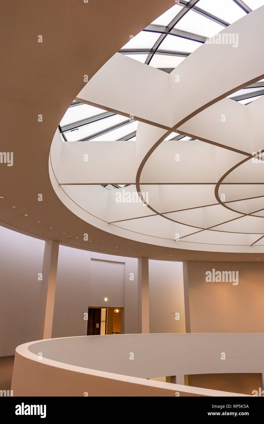 La rotonda de la Pinakothek der Moderne, un museo de arte moderno en Munich, Alemania. Foto de stock