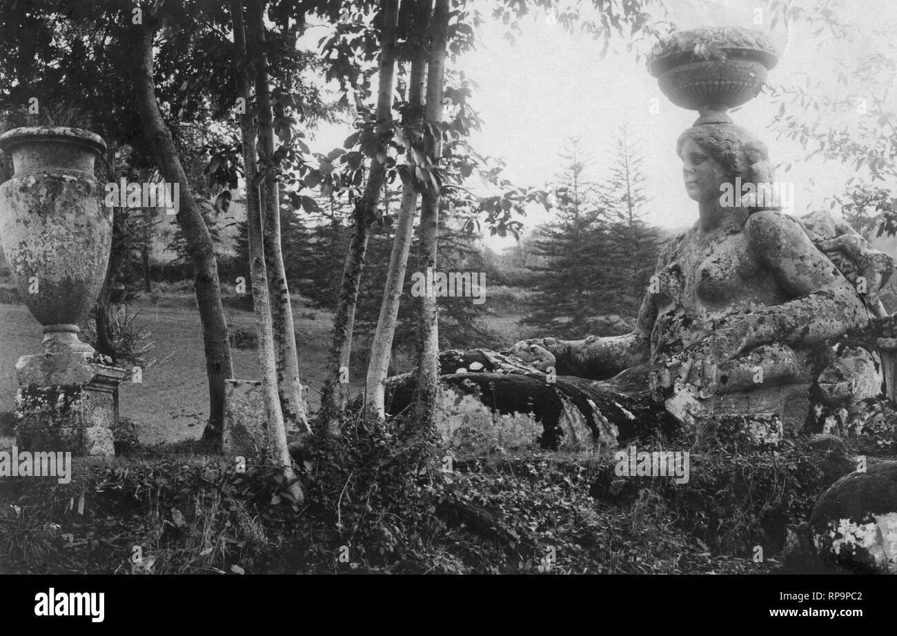 Parque de los monstruos, Bomarzo, Lacio, Italia 1940 Foto de stock