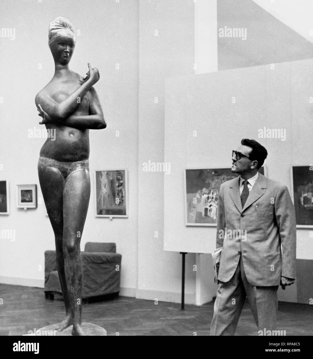 Visitante a la Bienal de Venecia, 1960 Foto de stock