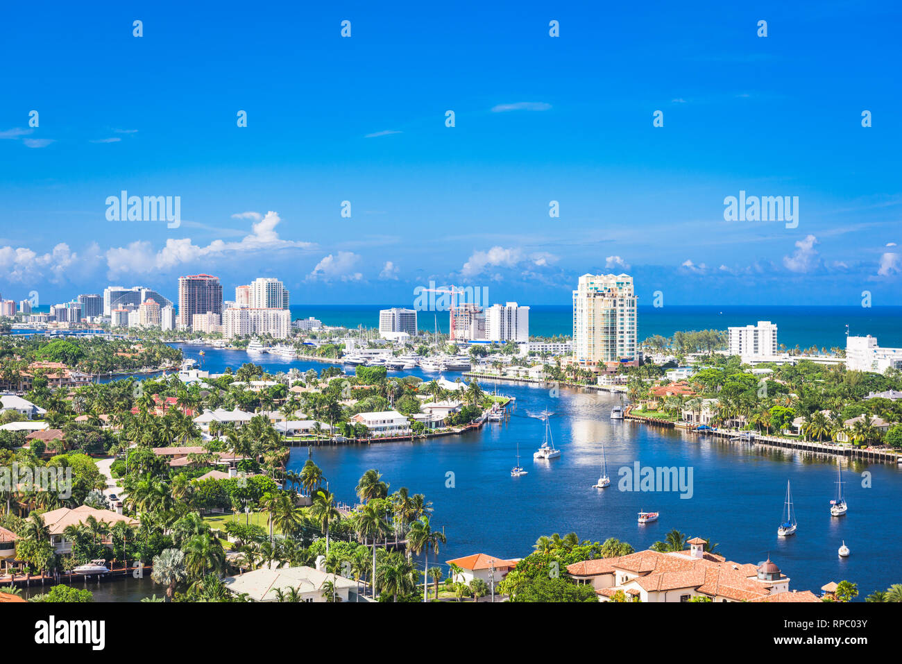 Fort Lauderdale, Florida, USA skyline sobre isla barrera Fotografía de stock - Alamy Fort Lauderdale, Florida, USA skyline sobre isla barrera Fotografía de stock - Alamy