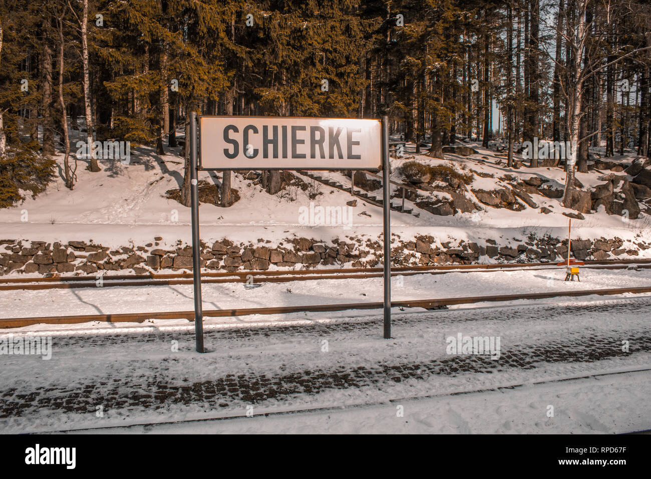 Estación de tren signo de Schierke estación de tren en el Parque Nacional de las montañas de Harz, Alemania Foto de stock