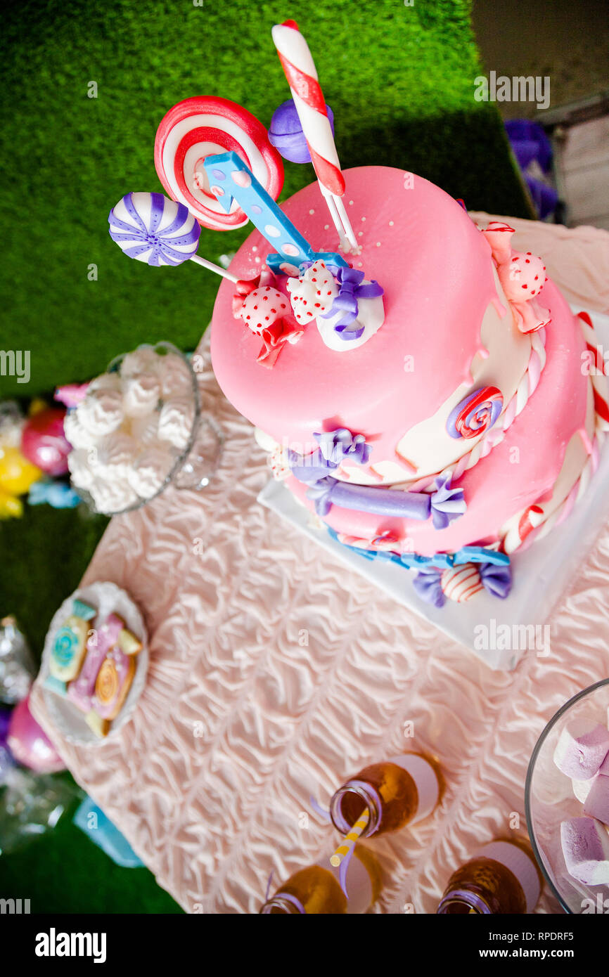 Mario birthday cake fotografías e imágenes de alta resolución - Alamy