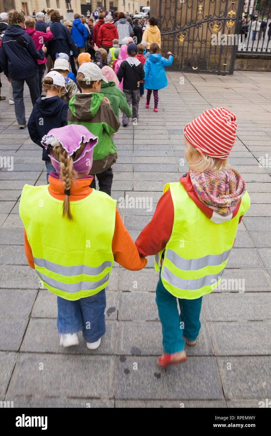Chalecos seguridad para niños e imágenes de alta resolución - Alamy