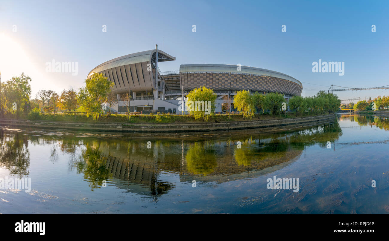 Cluj Arena en un día soleado de verano. Es un estadio de multi-uso en Cluj-Napoca, Rumania y está clasificado como estadio de élite de la UEFA, Categoría 4 Foto de stock