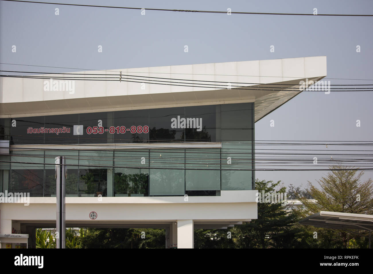 Chiangmai, Tailandia - 21 de febrero de 2019: Honda concesionario oficial y la exhibición de Honda Paradise Chiangmai. Ubicación en la carretera no.121 unos 8 km de hacer Foto de stock