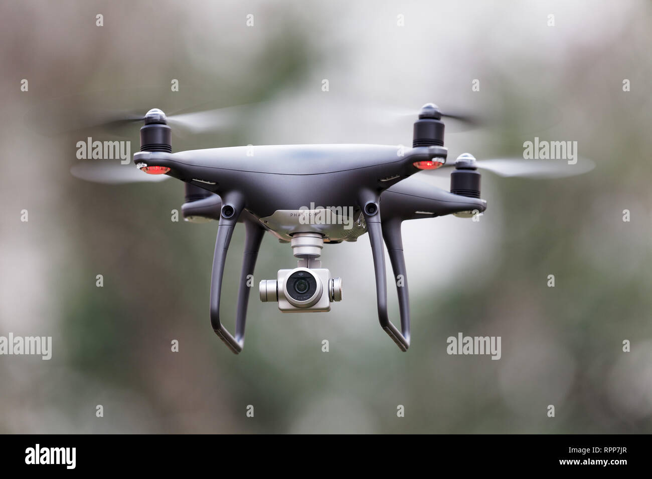DJI Phantom 4 pro drone Obsidiana Fotografía de stock - Alamy
