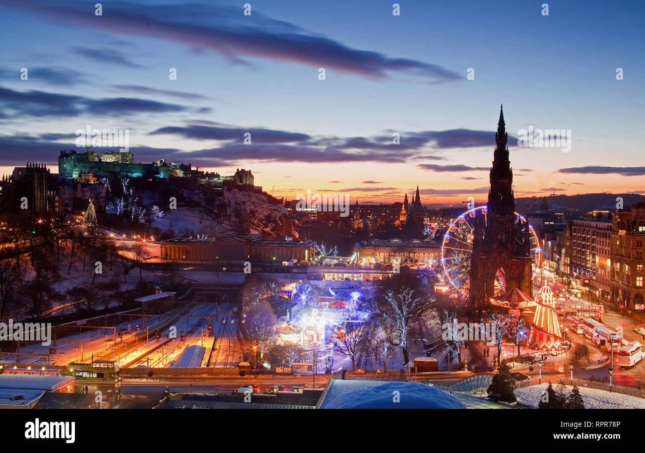 En invierno, el Castillo de Edimburgo, Escocia Foto de stock