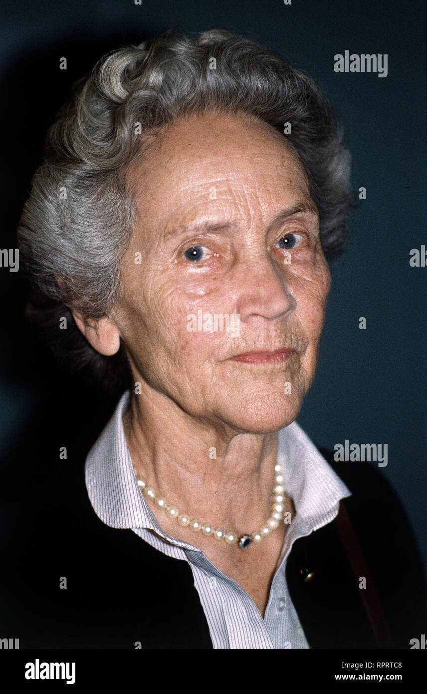 MARION GRÄFIN DÖNHOFF Die grosse Dame des deutschen Journalismus starb im Alter von 92 Jahren. Aufnahme von 1989 / Überschrift: Marion GRÄFIN DÖNHOFF Foto de stock