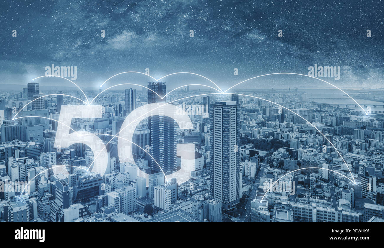 Red de Internet 5G en la ciudad, paisaje urbano y conexiones link  Fotografía de stock - Alamy