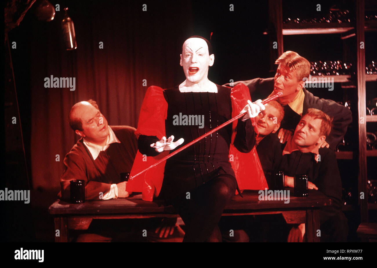 Faust Aufzeichnung Aus Dem Hamburger Schauspielhaus 1960 En Auerbachs Keller Szene Mit Gustaf Grundgens Mephisto Friedrich G Beckhaus Marquista Heinz Reincke Frosch Fotografia De Stock Alamy