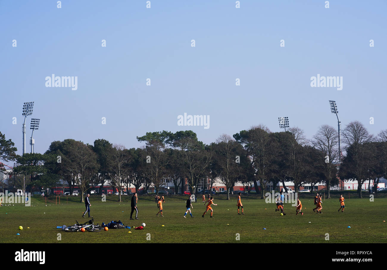 Sabado por la mañana fútbol fotografías e imágenes de alta resolución -  Alamy