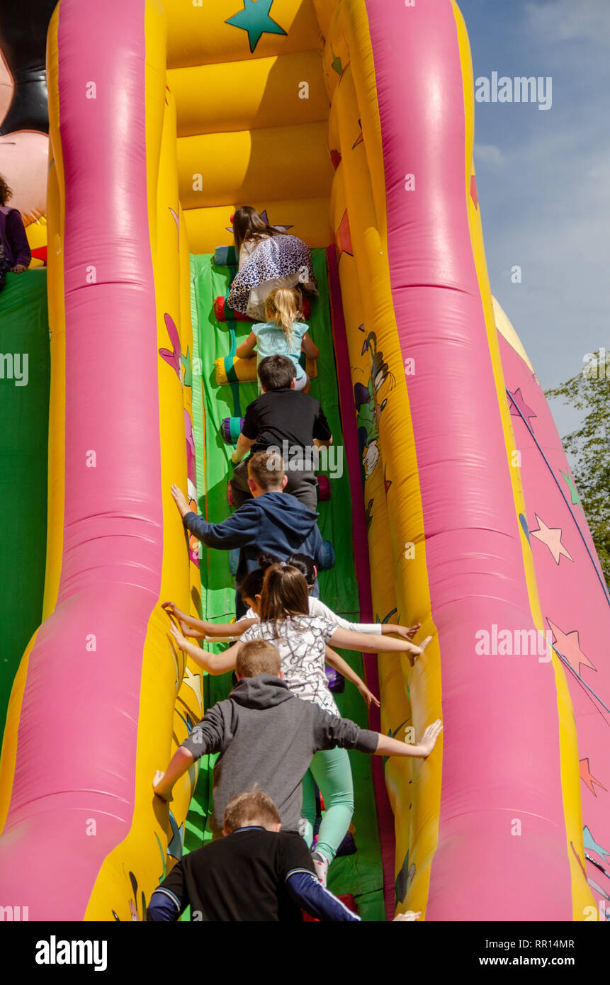 El tobogán inflable gigante Fotografía de stock - Alamy
