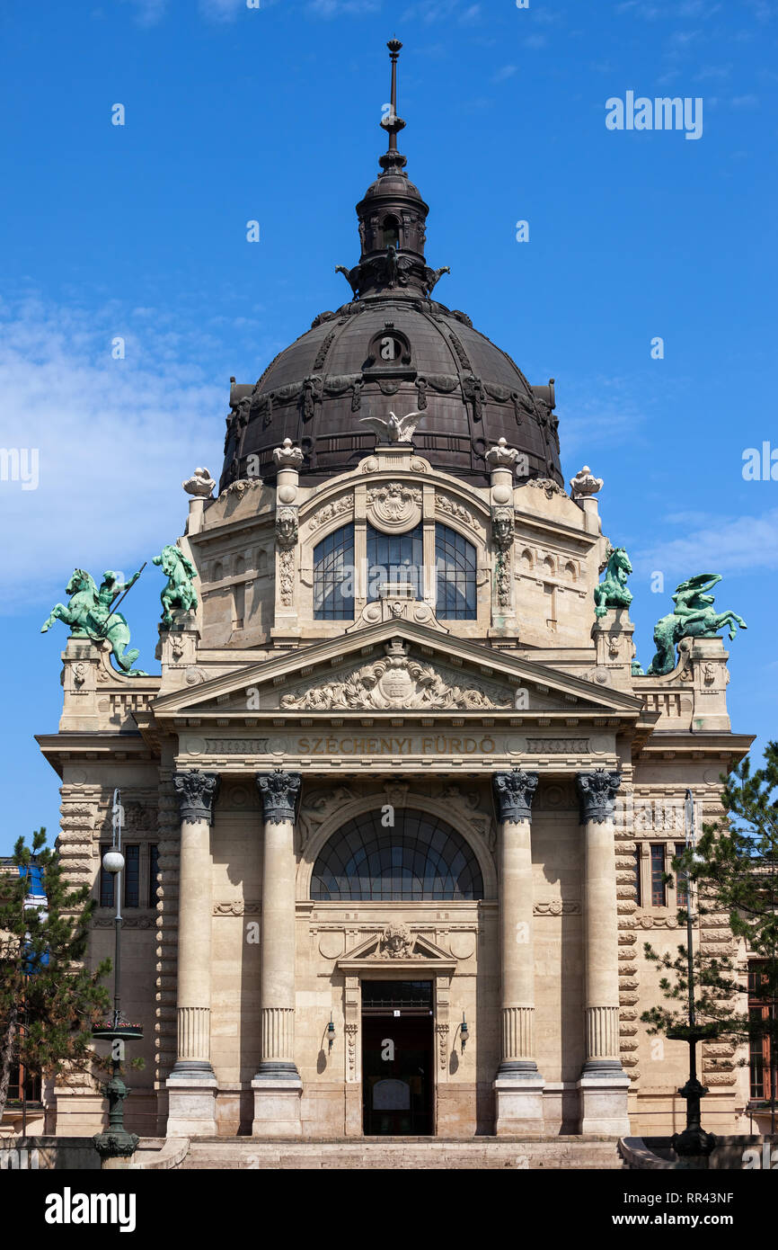 Baños Termales Szechenyi edificio barroco, Renacimiento (Neo) de la arquitectura barroca en la ciudad de Budapest, Hungría Foto de stock