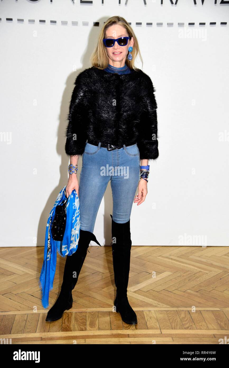Semana de la moda de Milán Moda Mujer otoño/invierno. En 2019/2020: Simonetta Ravizza desfile de primera fila Laura Morino Fotografía de stock - Alamy