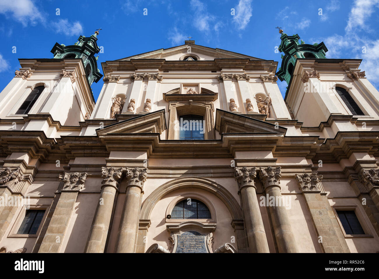 Polonia, Cracovia, Iglesia de Santa Ana en el casco antiguo de la ciudad, la arquitectura barroca polaca, la atracción de la ciudad. Foto de stock