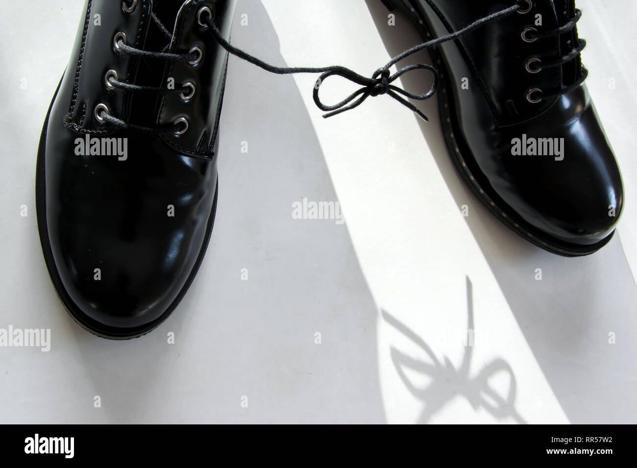 Las mujeres del estilo clásico zapatos negros aislado sobre fondo blanco  Fotografía de stock - Alamy