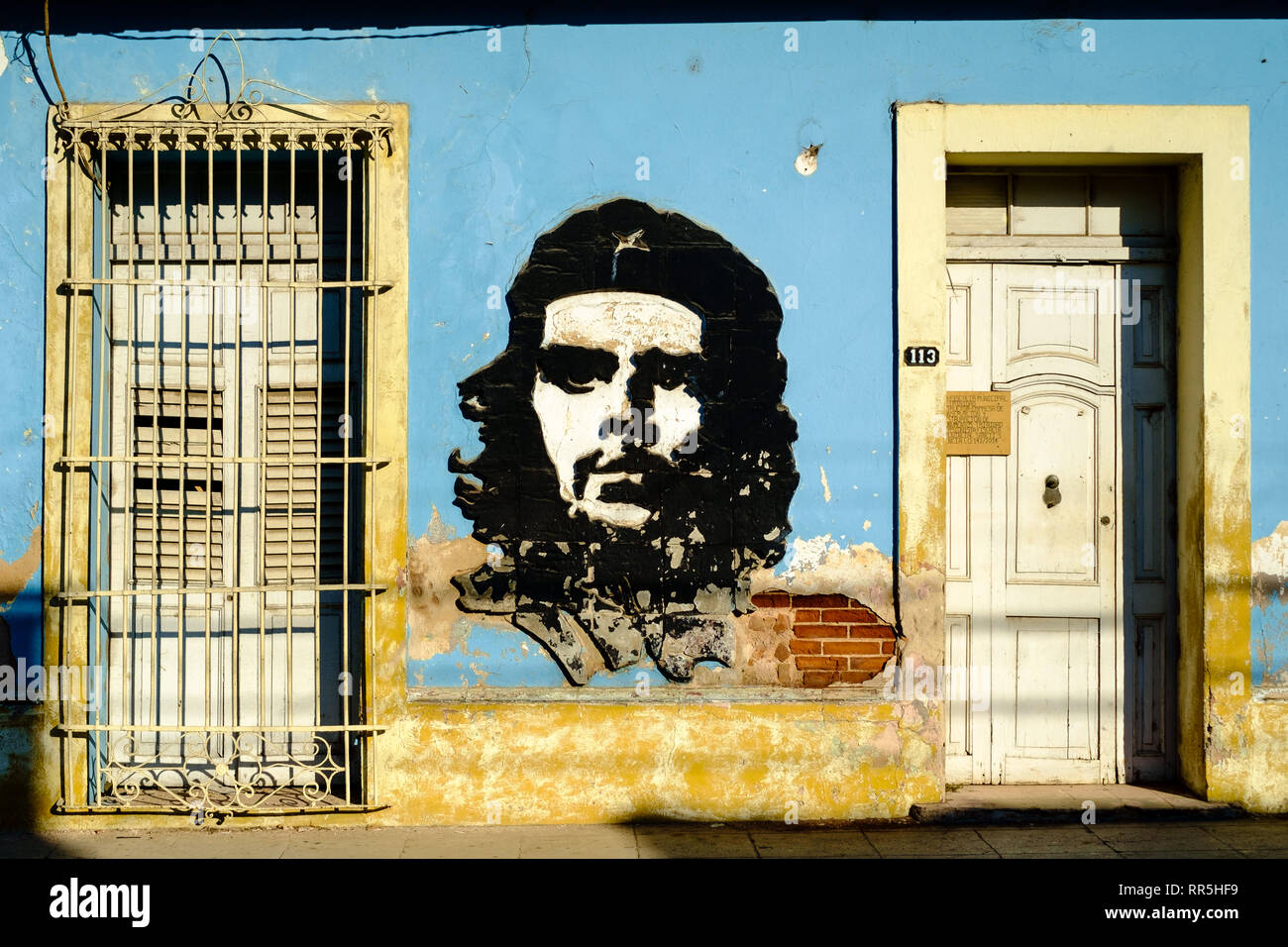 Imagen icónica del Che Guevara como Graffiti en Trinidad, Cuba Foto de stock