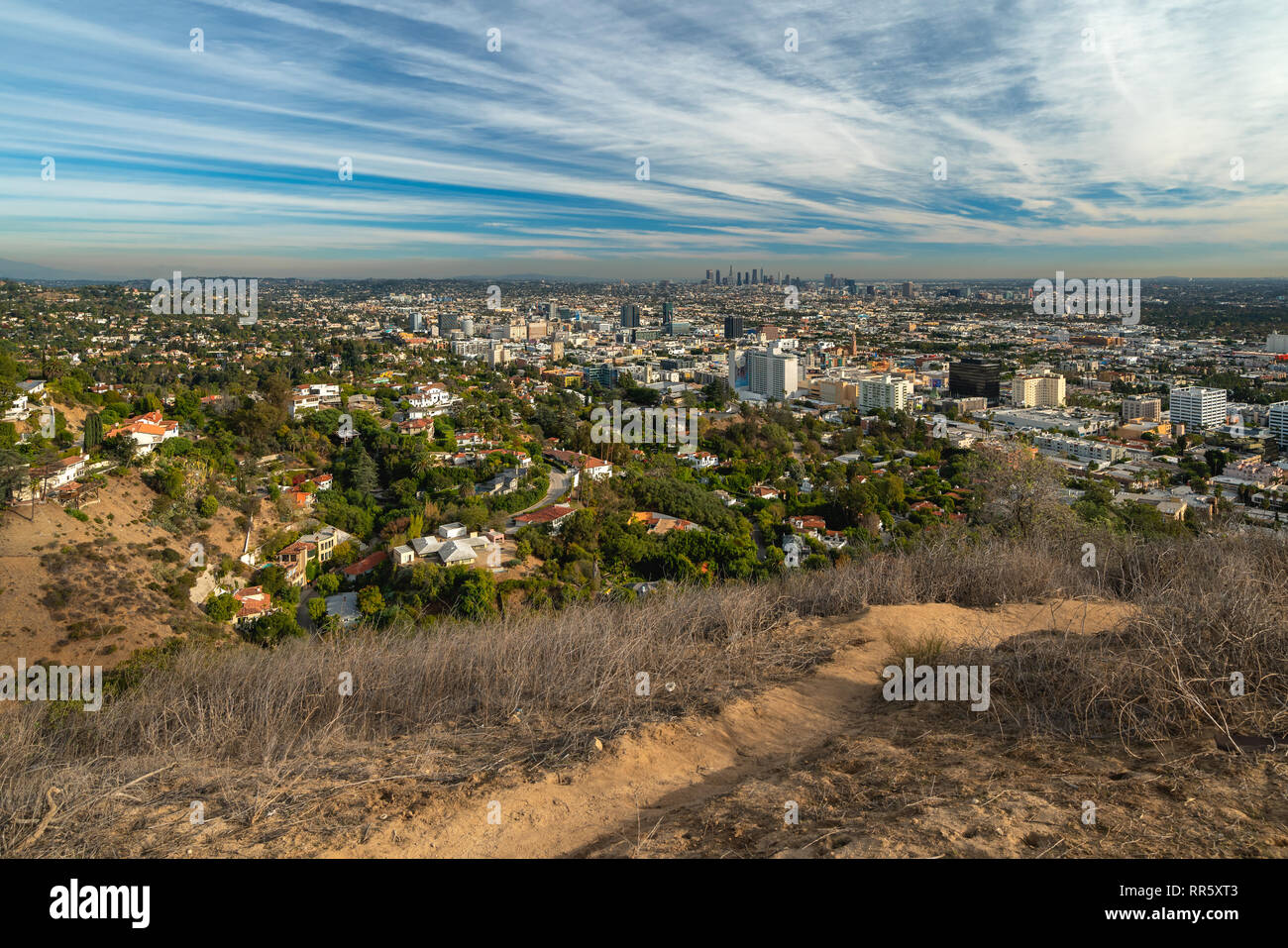 Hollywood Hills y el centro de Los Angeles, vista desde Runyon Canyon Park, 27 de noviembre de 2018 Foto de stock