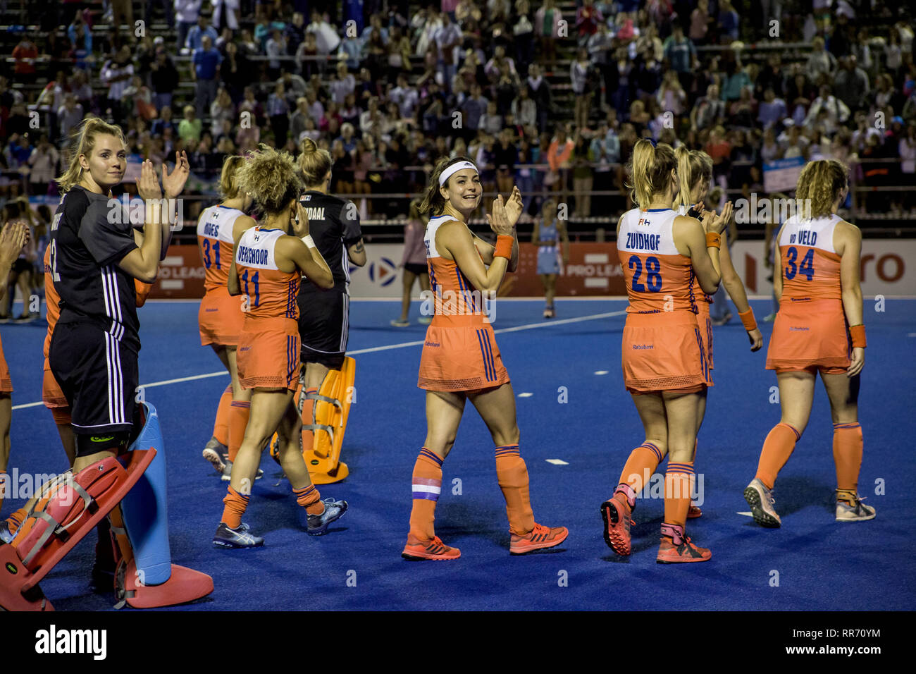 Buenos Aires, Capital Federal, Argentina. 24 Feb, 2019. El equipo de hockey femenino de Holanda, campeón del mundo, derrotó al equipo nacional de Argentina ''Las Leonas'' 2 goles a 1 y tomó el invicto en la Liga Profesional de la FIH en Buenos Aires 2019. Crédito: Roberto Almeida Aveledo/Zuma alambre/Alamy Live News Foto de stock