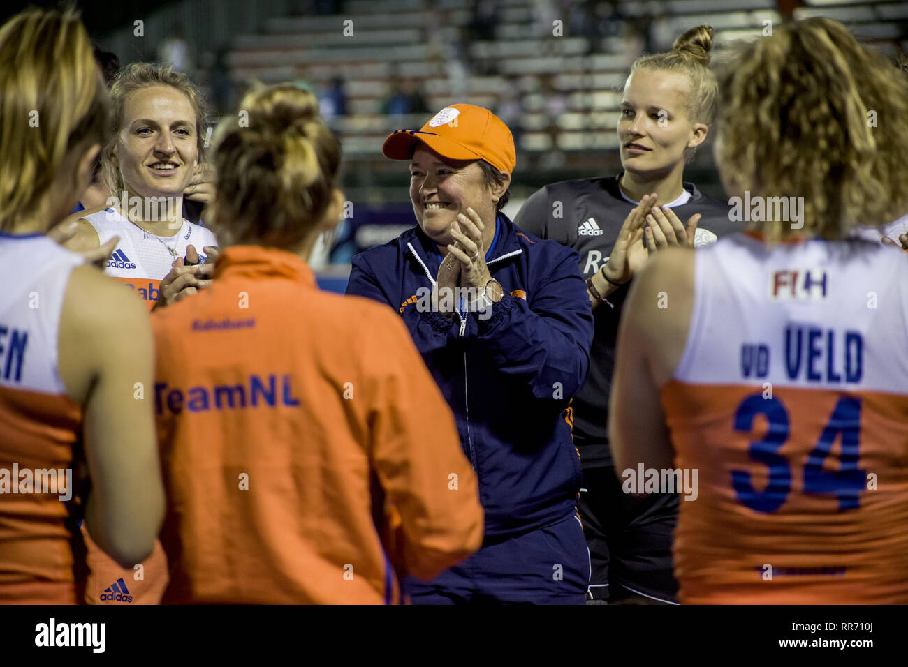 Buenos Aires, Capital Federal, Argentina. 24 Feb, 2019. El equipo de hockey femenino de Holanda, campeón del mundo, derrotó al equipo nacional de Argentina ''Las Leonas'' 2 goles a 1 y tomó el invicto en la Liga Profesional de la FIH en Buenos Aires 2019. Crédito: Roberto Almeida Aveledo/Zuma alambre/Alamy Live News Foto de stock