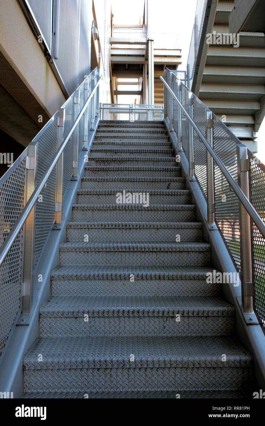 Escaleras Exteriores De Metal Fotos E Imagenes De Stock Alamy
