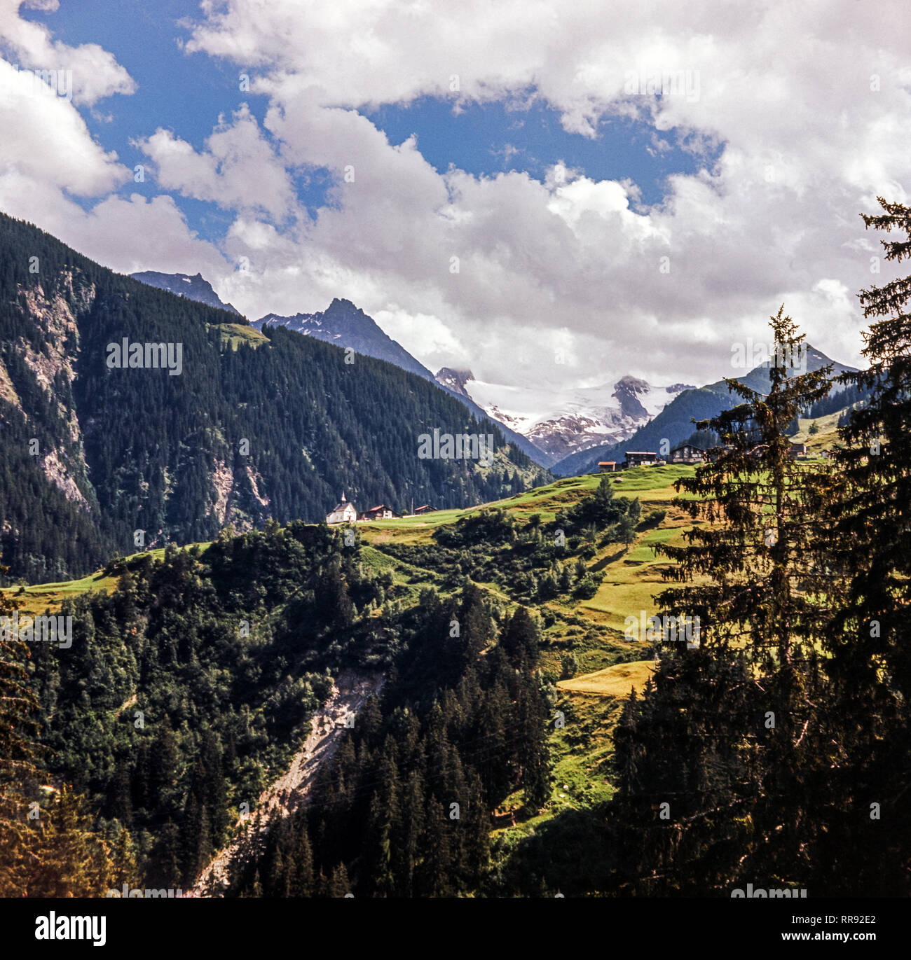 Austria.Vista del Tirol austríaco desde cerca de Innsbruck.a finales de primavera. Foto de stock