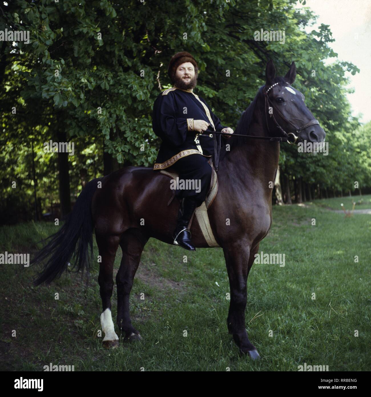 IVAN REBROFF auf einem Pferd. (1980er) United Archives / Kpa/Reiss / Überschrift: IVAN REBROFF Foto de stock
