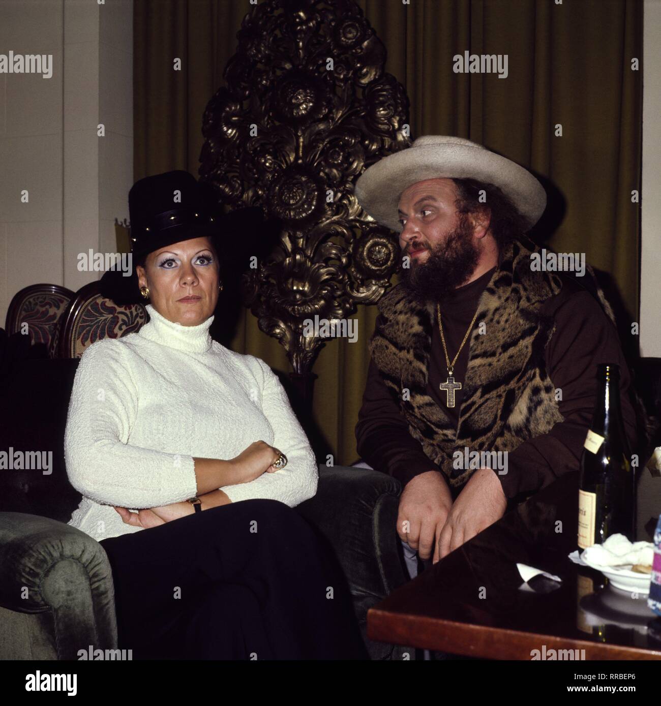 IVAN REBROFF privat mit Ehefrau (1980er). Naciones Archives / Kpa/Reiss / Überschrift: IVAN REBROFF Foto de stock