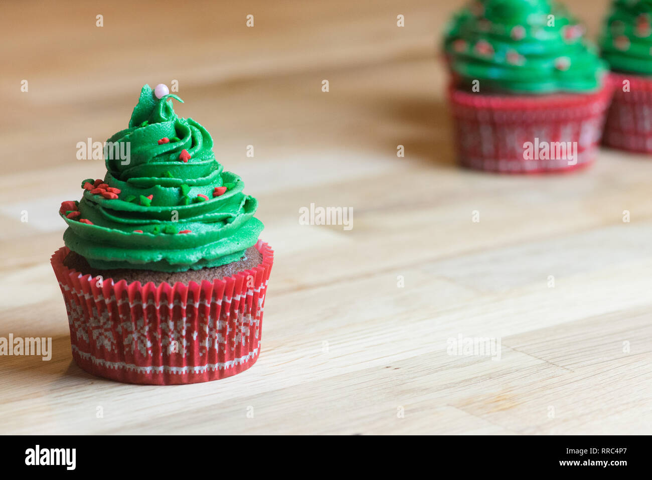 Cupcakes de arboles de navidad fotografías e imágenes de alta resolución -  Alamy