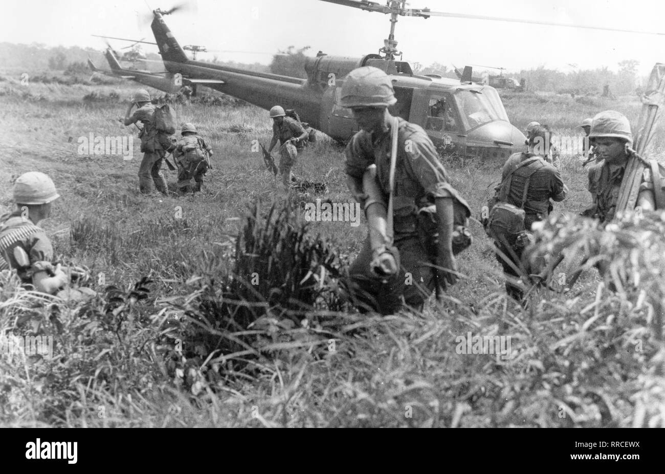 Guerra de Vietnam helicóptero de infantería aerotransportada Foto de stock