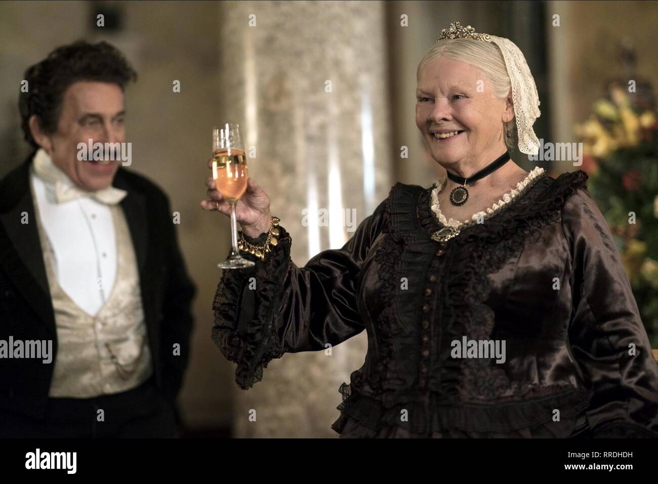SIMON CALLOW, JUDI DENCH, VICTORIA Y ABDUL, 2017 Foto de stock