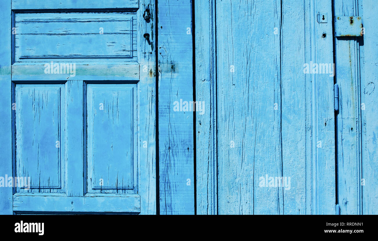 picture Background Color Azul Claro https www alamy es puerta de madera fondo en color azul claro el enfoque selectivo image238174301 html