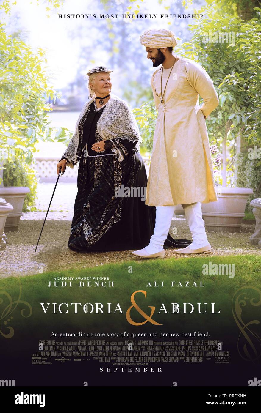 JUDI DENCH, PÓSTER DE ALI FAZAL, VICTORIA Y ABDUL, 2017 Foto de stock
