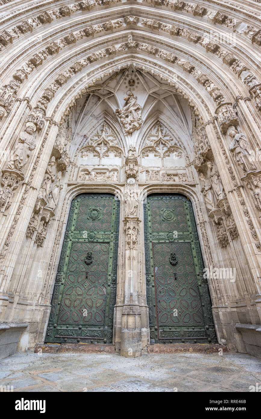 Tímpano tallas detalle de la puerta de los leones (Lions Gate) en la  Catedral de Toledo (Catedral de Toledo). Castilla La Mancha, España  Fotografía de stock - Alamy
