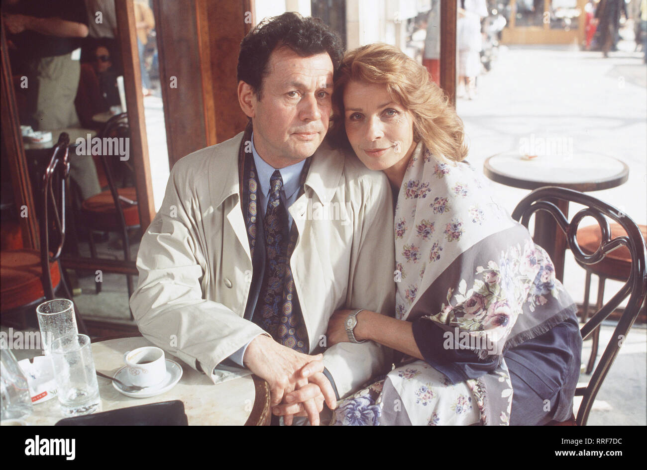 Sie Und Er Georg Reimar Johannes Bauer Und Charlotte Senta Berger Sind Seit Uber 20 Jahren Verheiratet Nun Sind Die Kinder Aus Dem Haus Und Plotzlich Hombre Hat Viel Zeit Uber