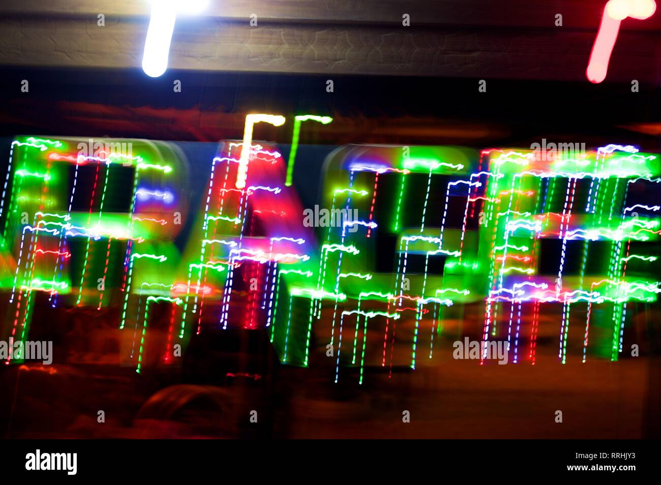 Luz de neón de colores abstractos RAGE ortografía de fondo Foto de stock