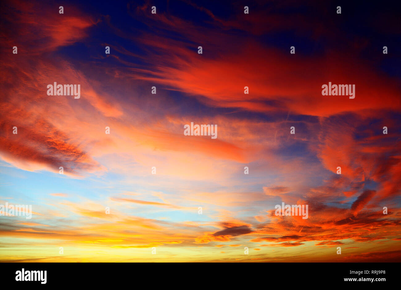 Rosa, Naranja, puesta de sol, cielo, cielo, nubes, nubes, colores, colorido, formación Foto de stock