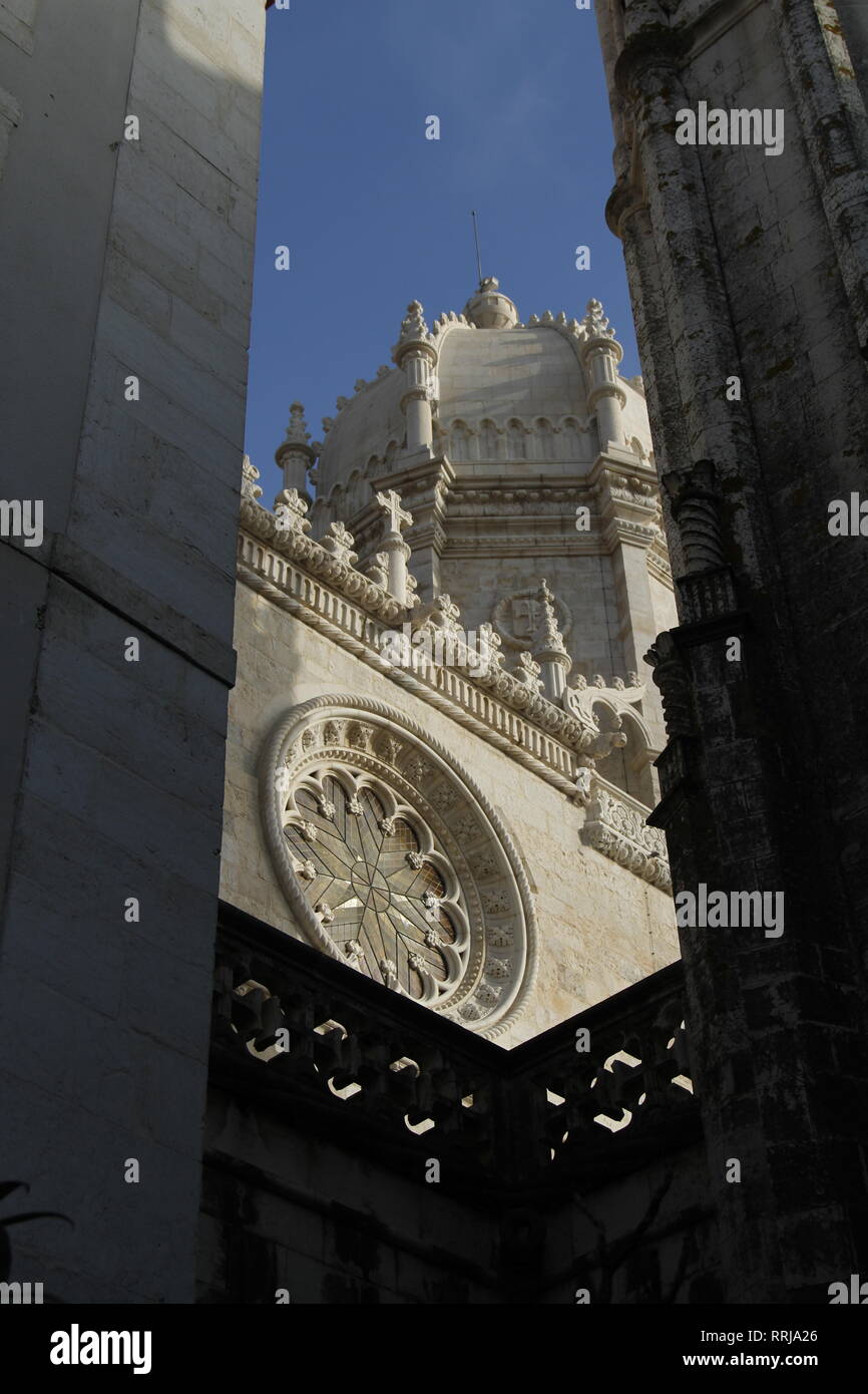 Dome y el rosetón del Monasterio Jeronimos, Belem, Lisboa, Portugal Foto de stock
