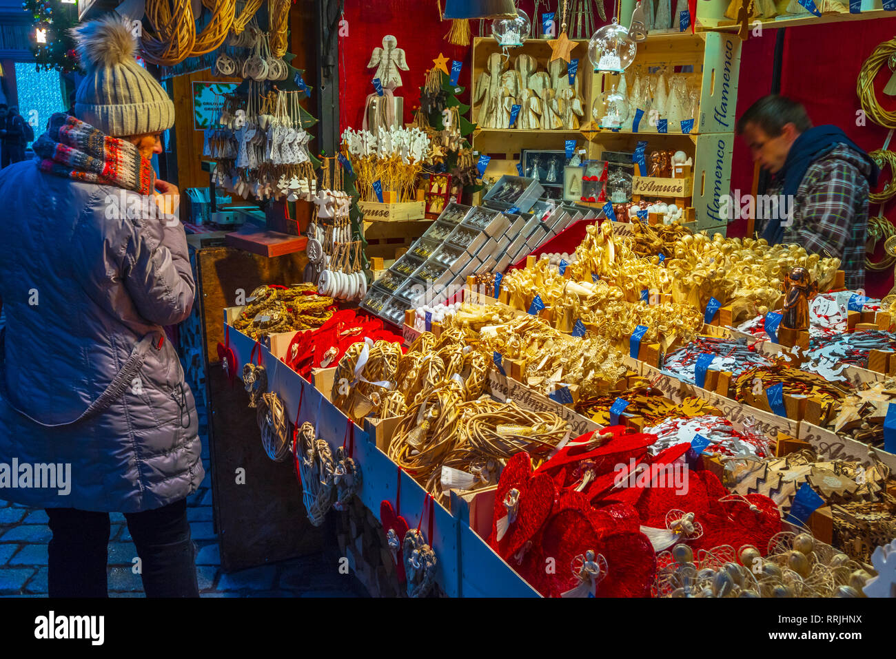 Mercado de Navidad, Staromestske namesti (Plaza de la Ciudad Vieja), Stare Mesto (Ciudad Vieja), Praga, República Checa, Europa Foto de stock