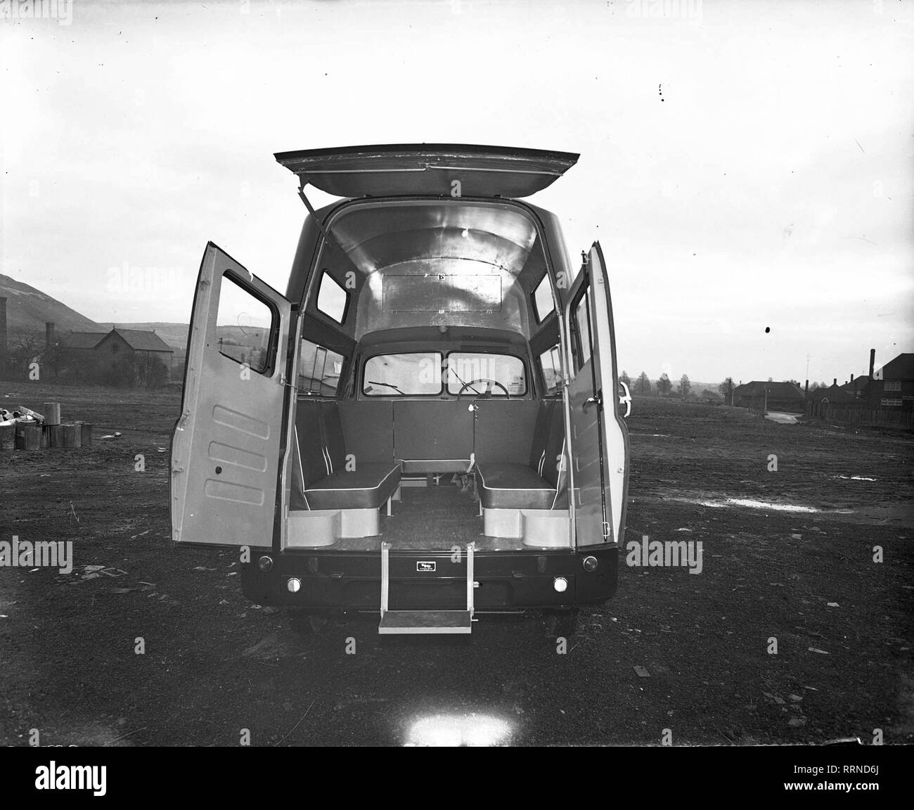 1956 Bedford CA van techo alto conversión por Walter Martin, Ltd (Folkestone) - precursor de Dormobile Ltd Foto de stock