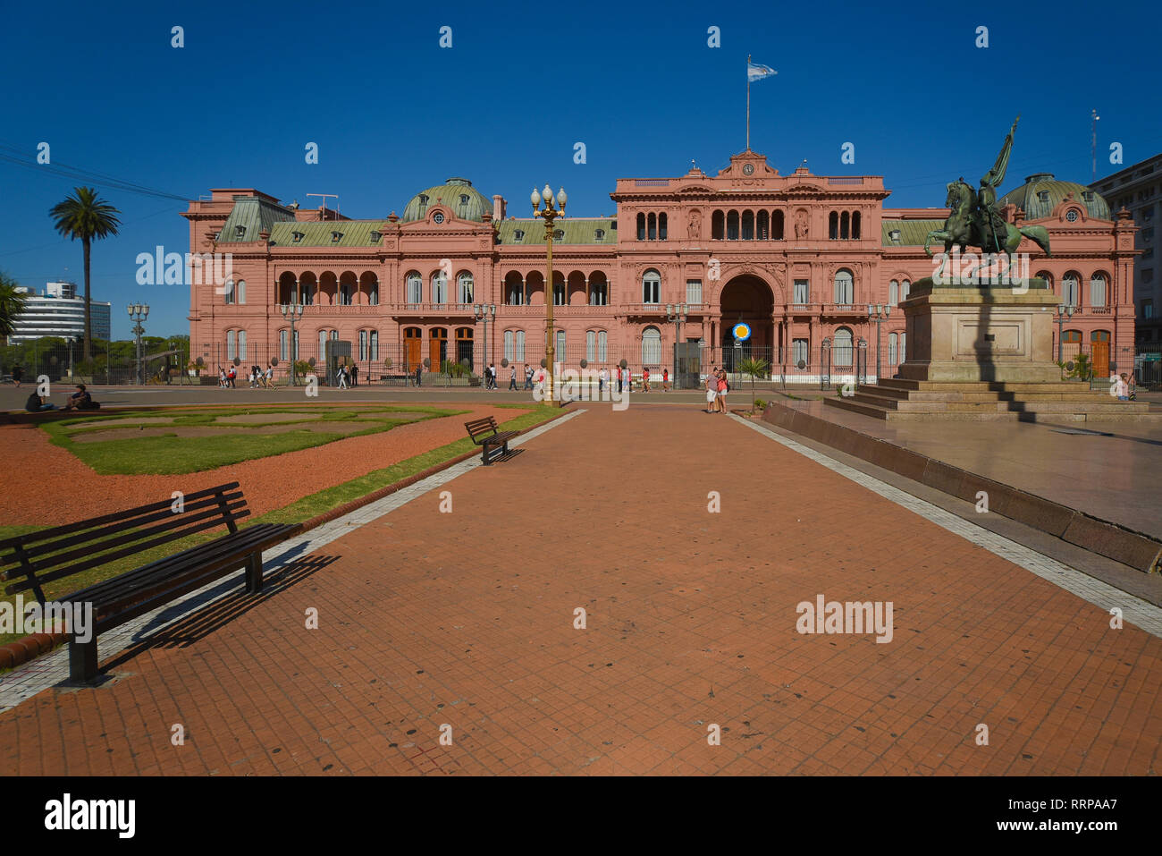 Buenos Aires, Argentina - Dec 19, 2015: la Casa Rosada; la residencia oficial del Presidente de Argentina y sede del gobierno en t Foto de stock