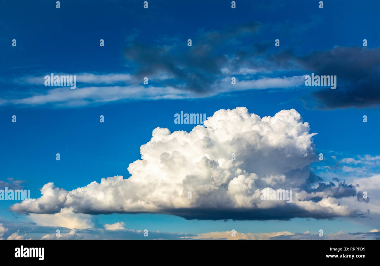 Espectacular Nube Cumulus Unica Nube Estratocumulos Nubes Antecedentes Fotografia De Stock Alamy Espectacular Nube Cumulus Unica Nube Estratocumulos Nubes Antecedentes Fotografia De Stock Alamy