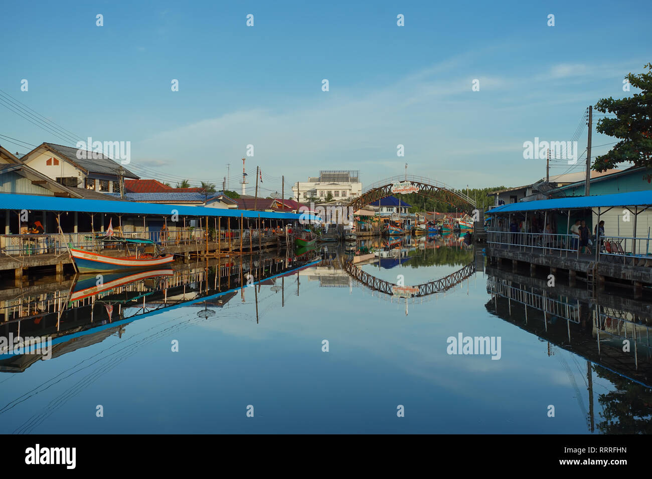 Trad, Tailandia - Diciembre 01, 2018: el punto de vista del ojo de Nam Chieo Village, provincia Trad, Tailandia. Este lugar es famoso destinos de viaje de Ea Foto de stock