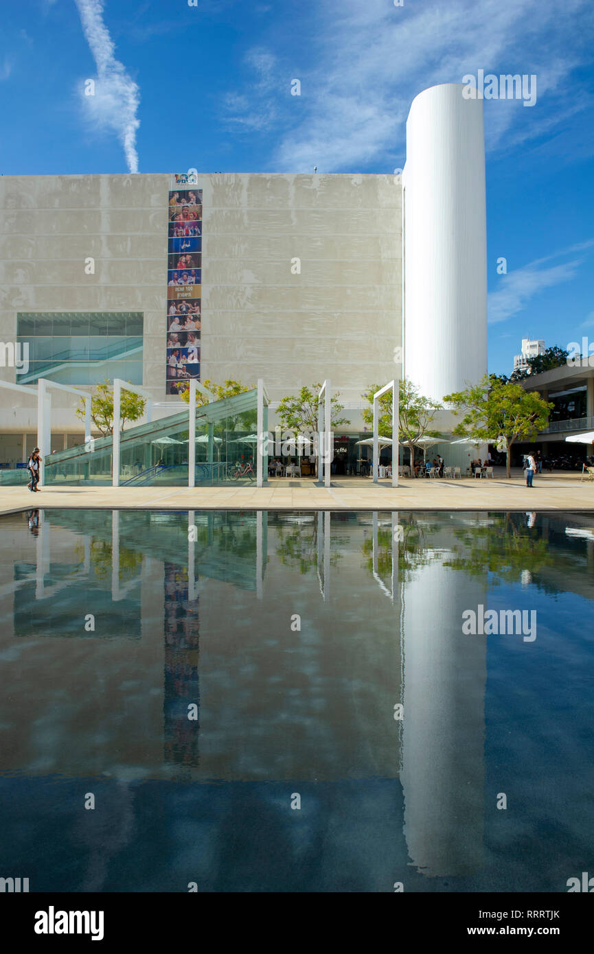 La fuente en frente del teatro Habima, el teatro nacional de Israel, plaza HaBima, Tel Aviv, Israel Foto de stock