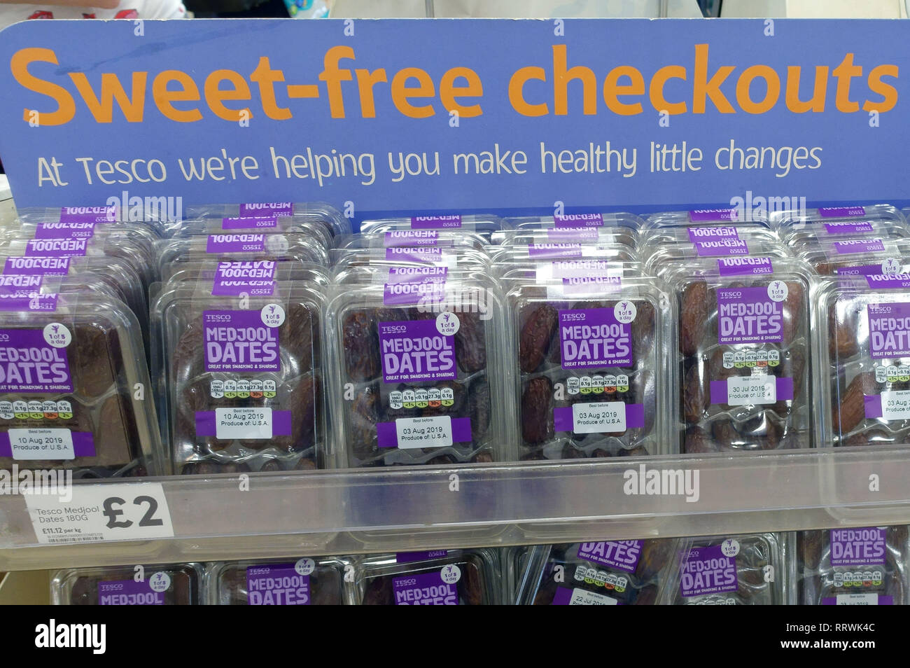 Firmar en dulce desprotecciones libres en la bifurcación del supermercado Tesco en Londres Foto de stock
