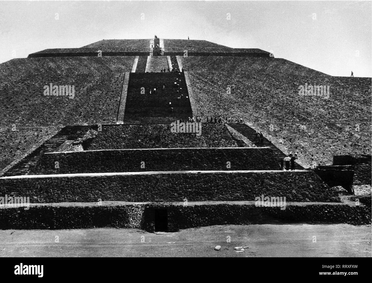 Arquitectura teotihuacana Imágenes de stock en blanco y negro - Alamy