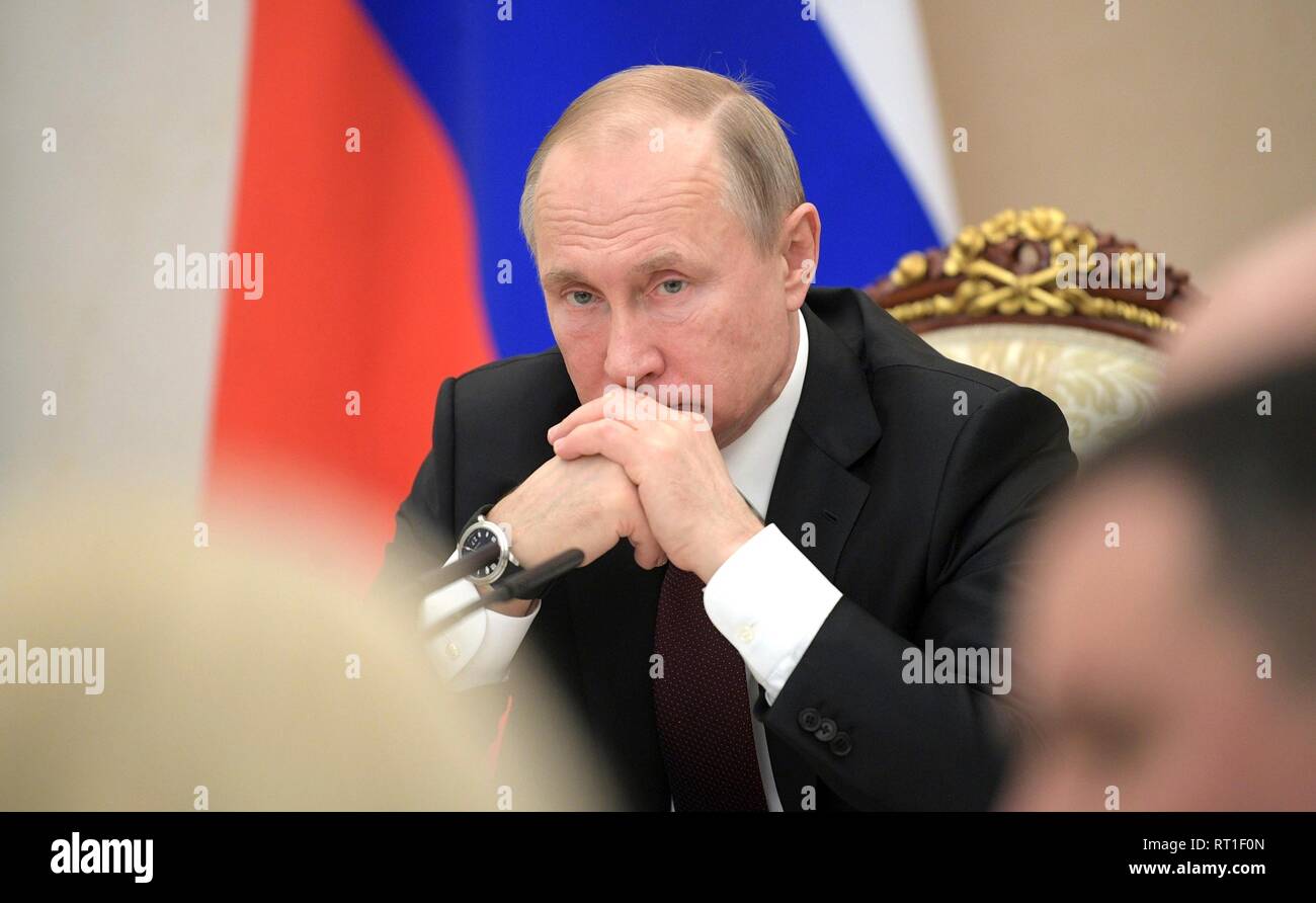 Moscú, Rusia. 27 Feb, 2019. El presidente ruso, Vladimir Putin, preside una reunión con altos funcionarios del gobierno en el Kremlin el 27 de febrero de 2019 en Moscú, Rusia. Crédito: Planetpix/Alamy Live News Foto de stock